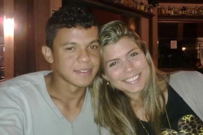 Lateral do ASA pede namorada em casamento durante entrevista