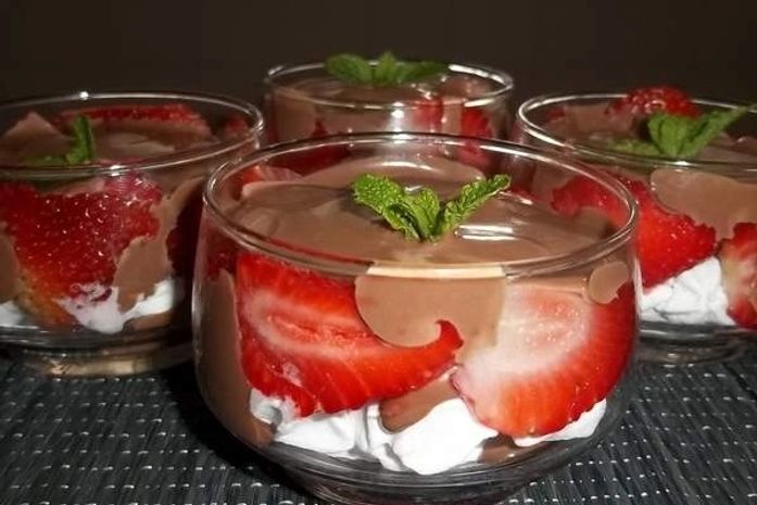 Boa dupla! Faça morango com chocolate em apenas 10 minutos