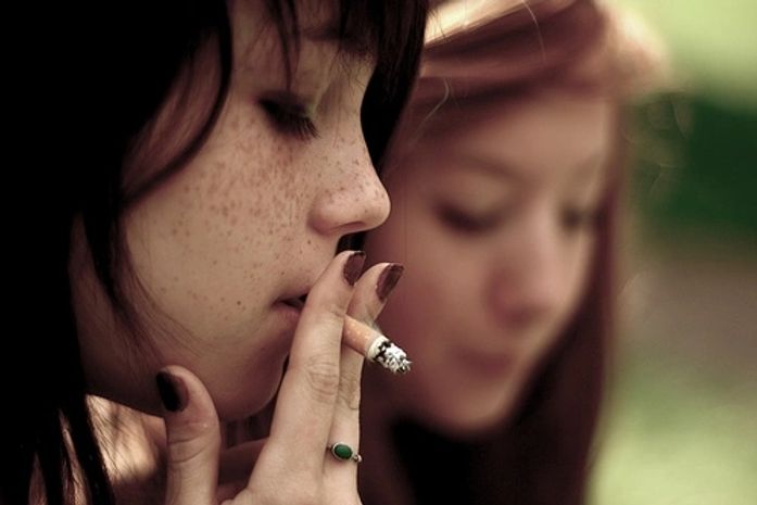 Cresce consumo de cigarros entre jovens