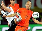 Com dois de Gomez, Alemanha vence e complica Holanda na Euro