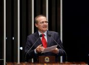 Na tribuna, Renan lamenta a morte do ex-ministro Humberto Gomes de Barros