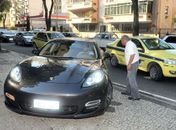 Fred vai ao treino com carro importado de quase R$ 1 milhão