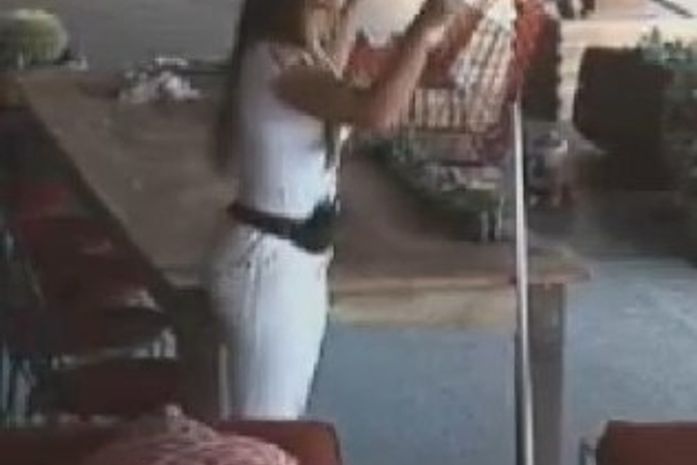 A Fazenda: Nicole Bahls se desentende com Rodrigo Capella