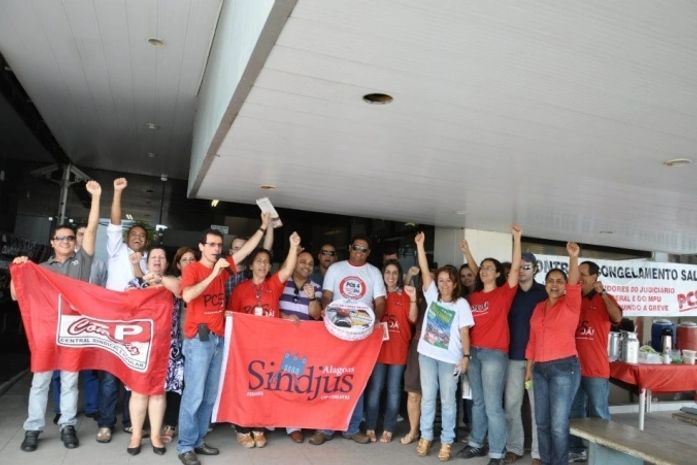 Servidores protestaram