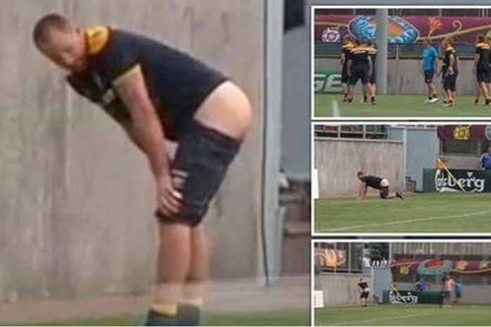 Técnico diz que caso do goleiro com calção arriado foi 'mal-entendido'