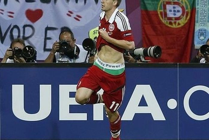 Jogador mostra cueca com propaganda após gol na Euro e pode ser punido