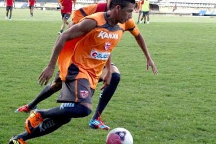 Wanderley em treino do CRB.