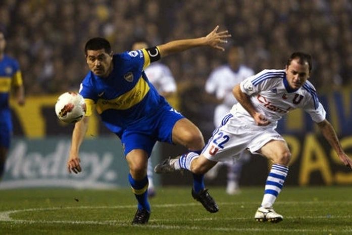 Boca domina, abre vantagem contra Universidad e fica perto de final