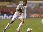 Lucas resolve no fim, São Paulo bate Coritiba no sufoco e joga por empate