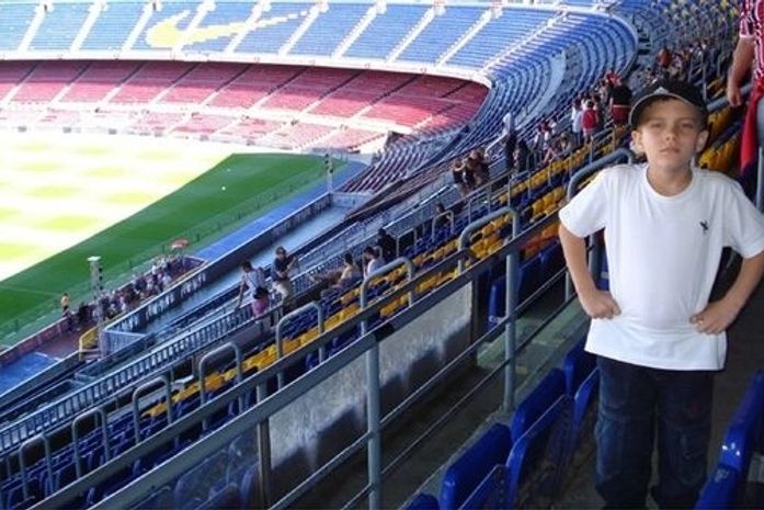 Brasileiro de 6 anos passa em testes e é convidado para jogar no Barcelona