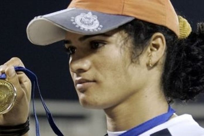 Atleta indiana é presa sob acusação de estupro e de ser homem