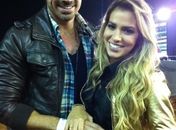 Uau! Rodrigão pede Adriana em casamento em arena de rodeio