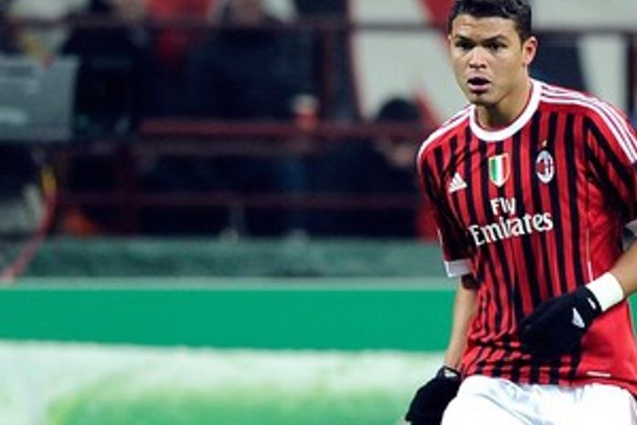 Após permanência no Milan, Thiago Silva pode ter salário igual ao de Ibra