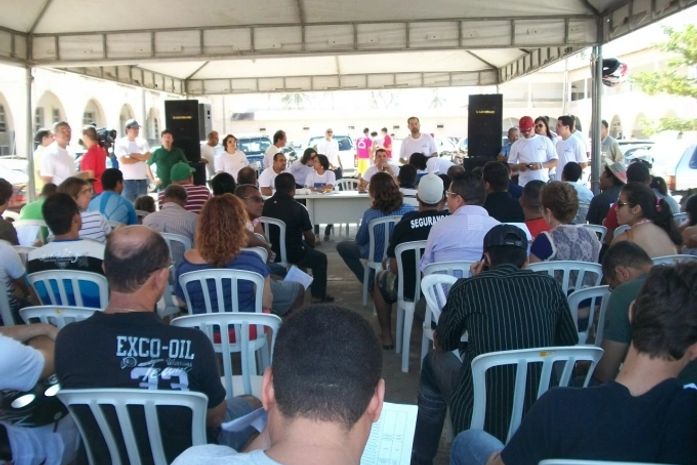 Veículos apreendidos são leiloados no pátio do Detran/AL