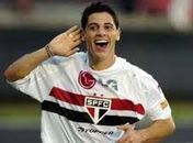 Cicinho revela problema com álcool e admite encerrar a carreira