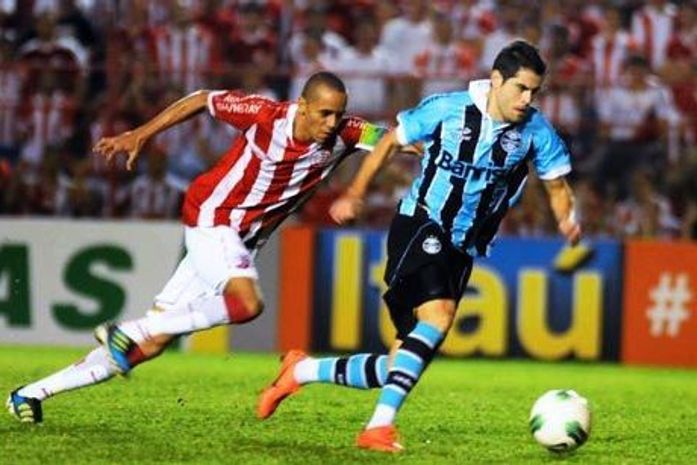 Náutico vence Grêmio com gol no final da partida