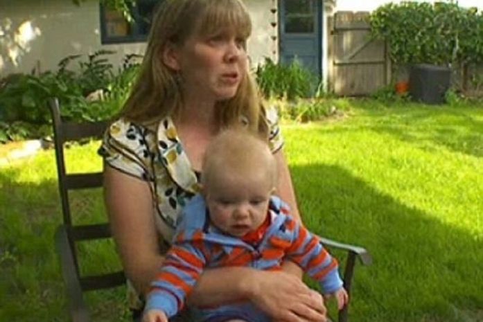 Mãe é expulsa de biblioteca nos EUA porque estava amamentando o filho