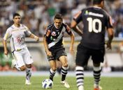 Vasco fecha acordo com Benfica e anuncia permanência de dupla