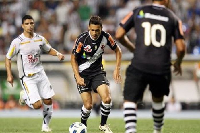 Vasco fecha acordo com Benfica e anuncia permanência de dupla