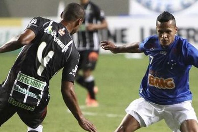 Após boa atuação, ex-CSA causa "dor de cabeça" a Celso Roth