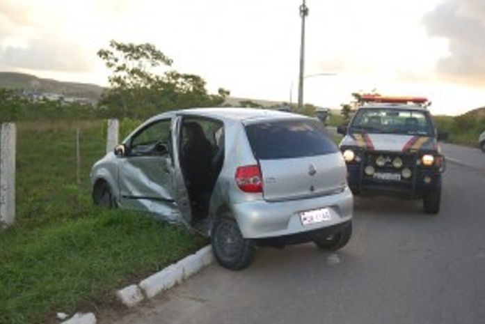Cinco feridos em colisão entre dois veículos na BR 101