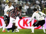 Coritiba 'usa a cabeça', elimina São Paulo e coloca cargo de Leão em risco