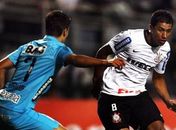 Danilo salva, Corinthians elimina Santos e vai à final pela 1ª vez