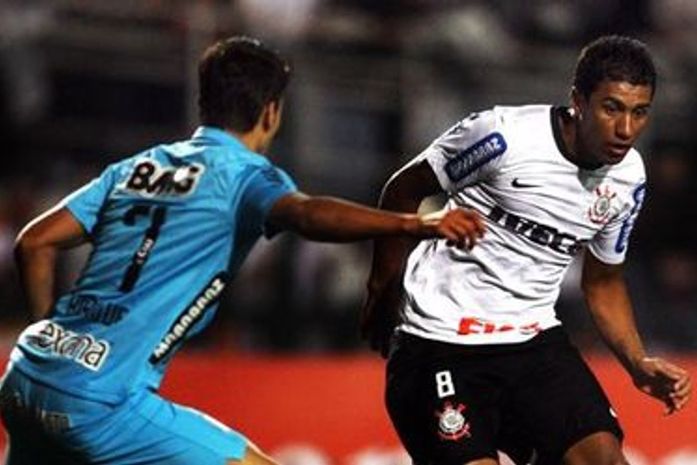 Danilo salva, Corinthians elimina Santos e vai à final pela 1ª vez