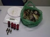 Maconha,balança e munições foram apreendidas com o acusado