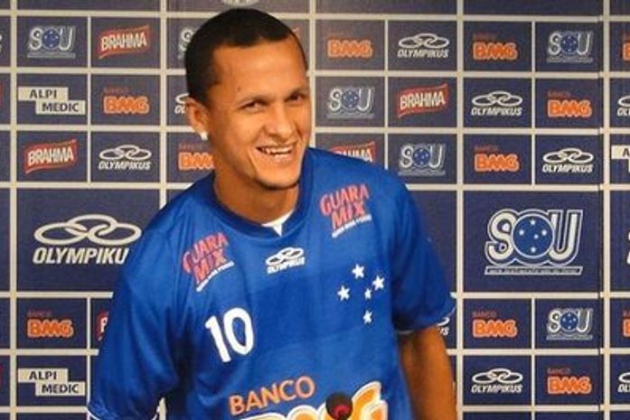 Souza quer Cruzeiro "com os pés no chão" antes de sequência difícil