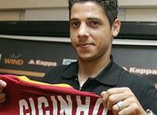 Após revelar problemas com álcool, Cicinho acerta com Sport