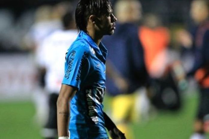 Neymar lembra que Santos é o atual campeão da Libertadores e não se empolga