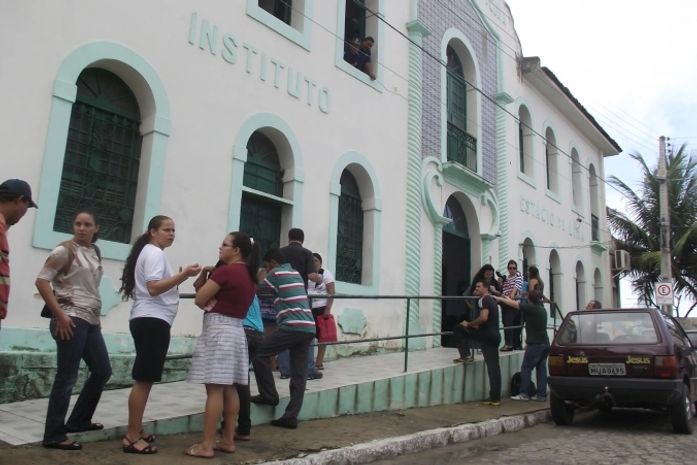 Muita movimentação no primeiro dia de greve dos médicos legistas