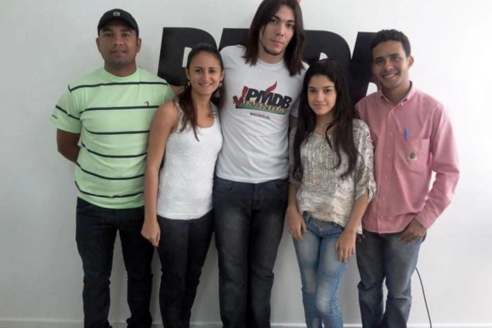 Integrantes do núcleo da JPMDB de Boca da Mata, com Emerson Rafael (c), da JPMDB Maceió