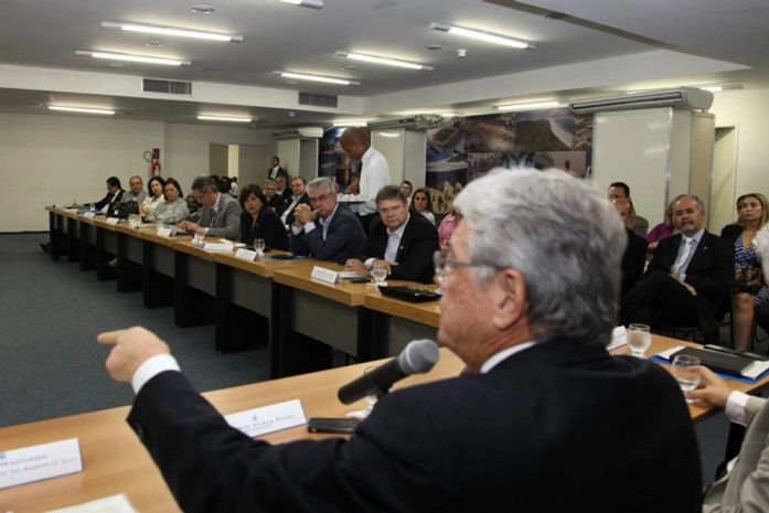 Téo se reuniu com secretários