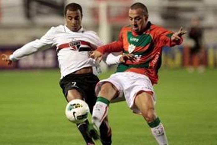 Na estreia de Dida, Portuguesa vence e amplia crise do São Paulo