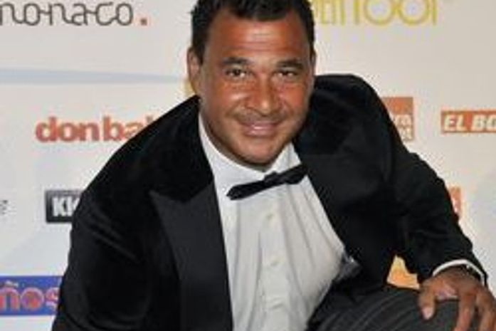 Gullit diz que se escondeu atrás de lixo para provar traição de ex-mulher