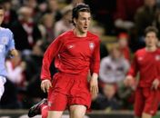 Vítima de câncer, ex-jogador de Liverpool e Betis morre aos 23 anos