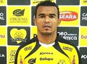 Alagoano fica no Criciúma, mas espera voltar a grande clube