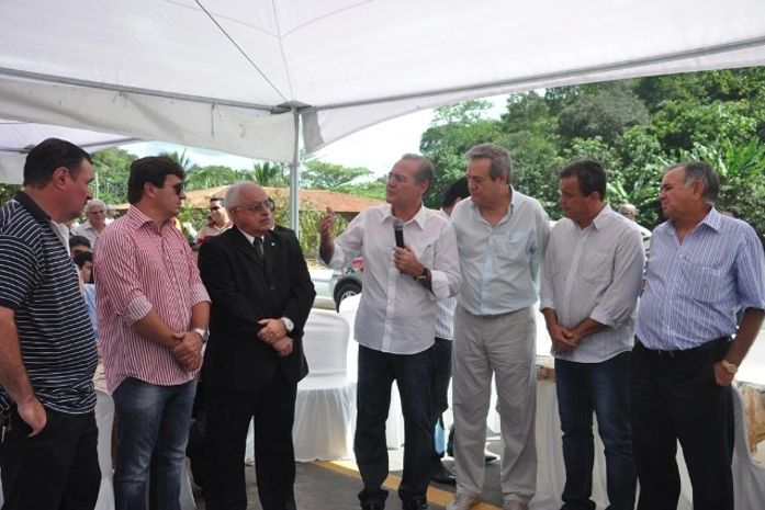 Senador Renan parabenizou Almeida por seu trabalho na capital