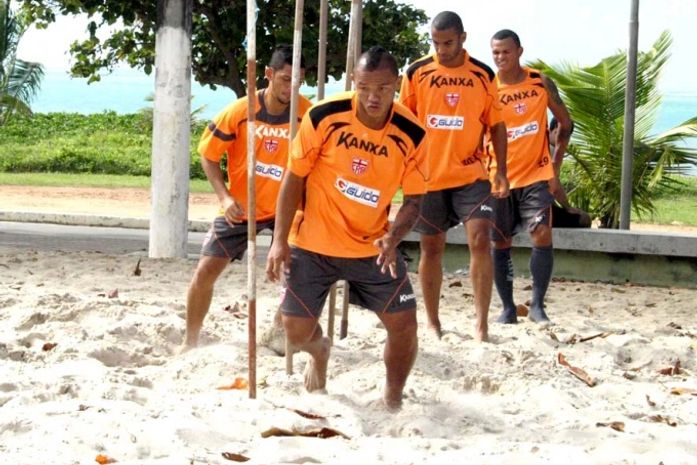 Treino na praia de Pajuçara.