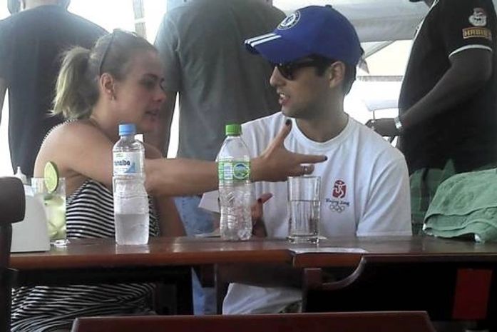 Juliana Silveira briga com o marido em público