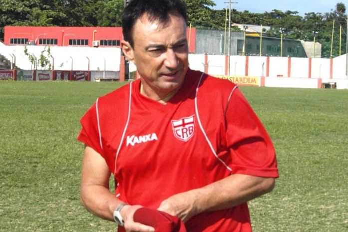 Treinador Roberto Fonseca