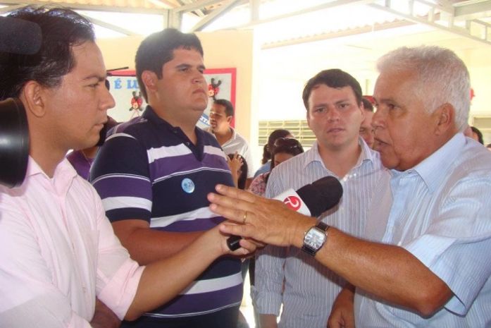 Thomaz Nonô dando entrevista