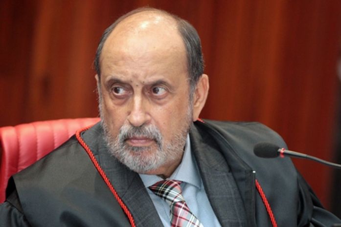 Adesivo com nome de candidato não configura propaganda, diz TSE