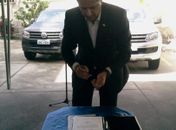 Dário César durante assinatura de ordem de serviço