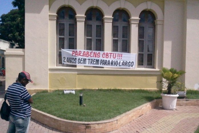 Sindicato dos ferroviários realizou ato público cobrando conclusão de obras