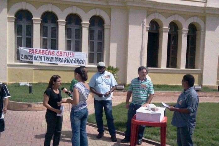 Sindicato dos ferroviários realizou ato público cobrando conclusão de obras