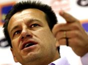 Cúpula do Flamengo quer ter Dunga como escudo