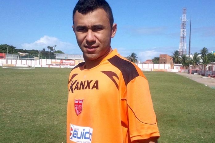 Atacante Luciano do CRB.